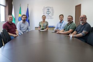 Prefeita Nina Singer assina Ordem de Serviço